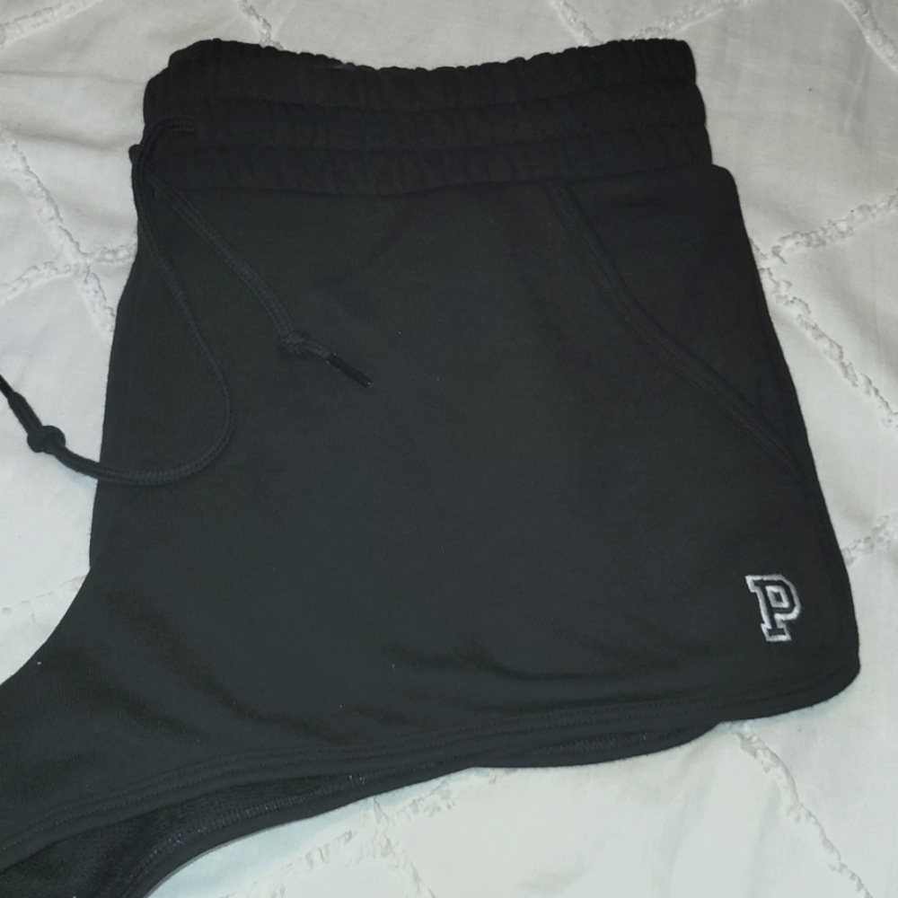 PINK VS Varsity shorts L